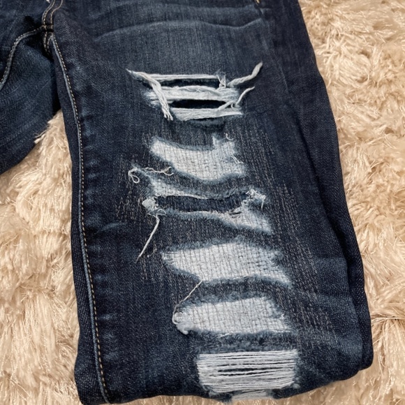 American Eagle Hi-Rise Distressed Jegging Size 2 short - Picture 6 of 6